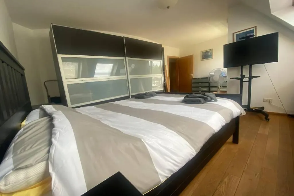 Apartamento 1 Bedroom Penthouse In Bridel